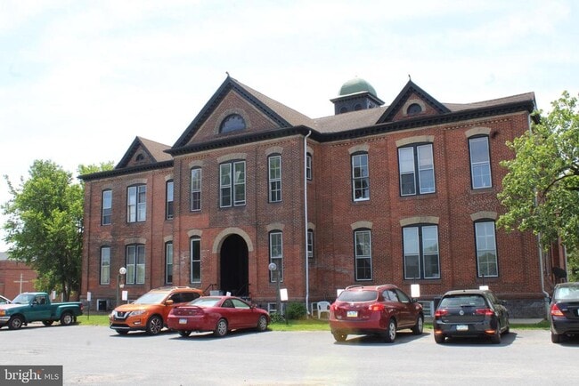 Primary Photo - 745 Manor St