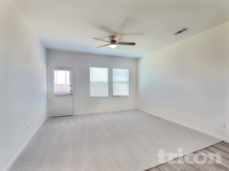 Building Photo - 12713 Big Rnch Rd