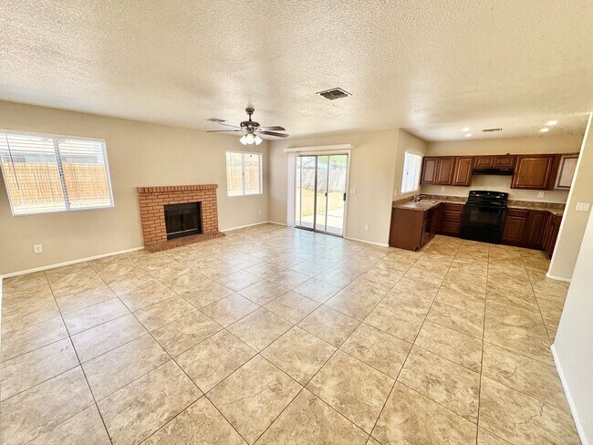 Building Photo - Fantastic 3 Bedroom/2 Bath Single Level Home & NO HOA!  Schedule a Showing Today!