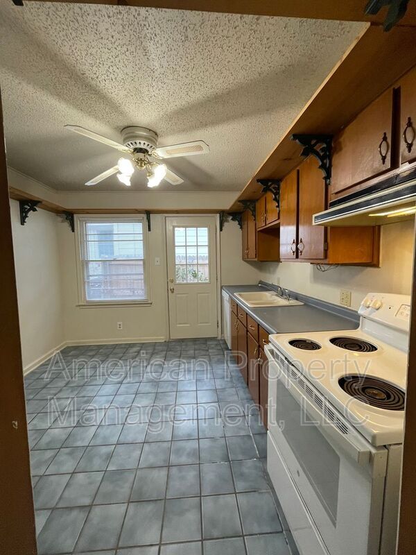 Building Photo - 2505 S Quebec Ave