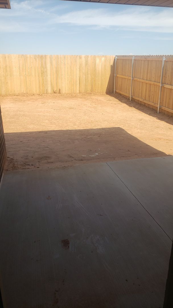 Building Photo - 3 Bedroom 2 bath home!