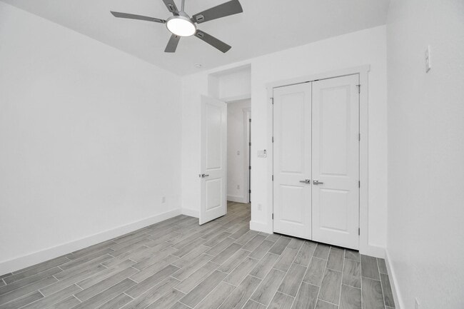 Building Photo - 517 Lovers Ln