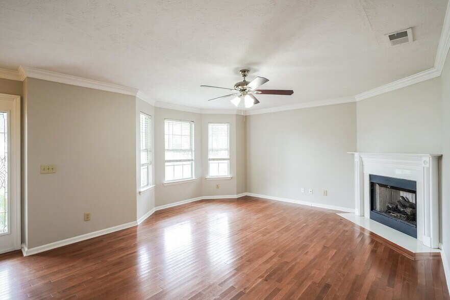 Building Photo - 300 Stafford Ct