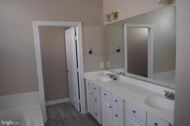 Building Photo - 8315 Kinsley Mill Pl