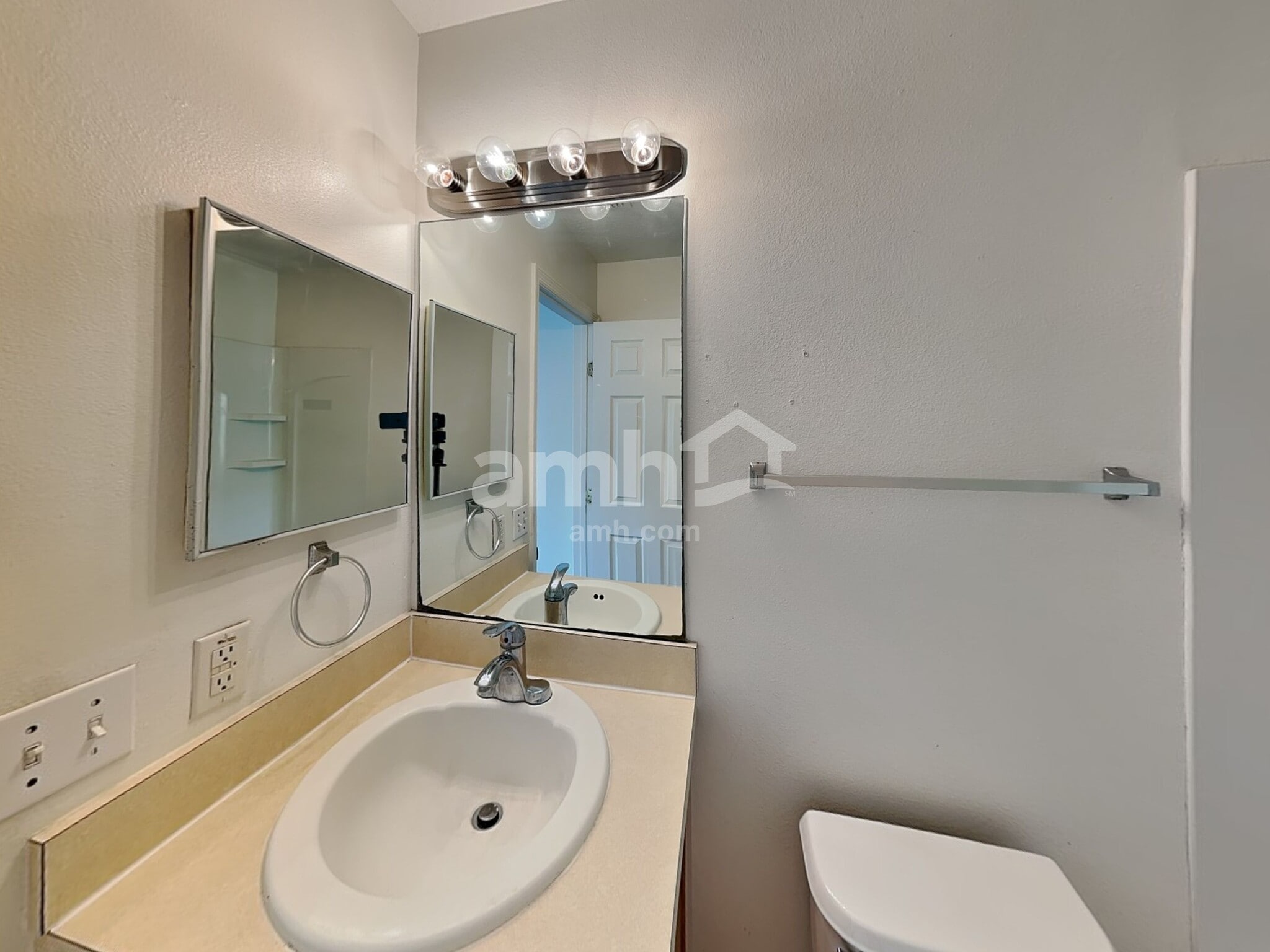Building Photo - 5500 Paradise Cay Cir