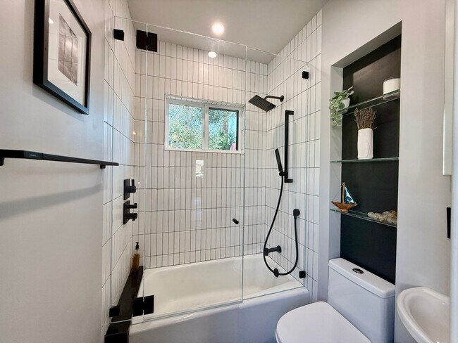 Building Photo - Furnished or Unfurnished Santa Barbara 3 bedroom/2 bathroom Home