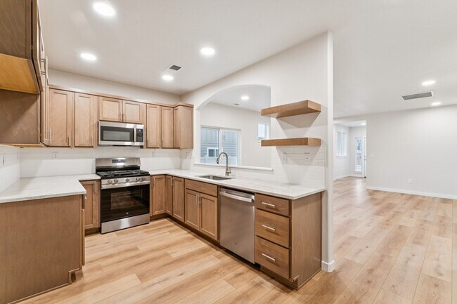 Building Photo - 2264 E Misty Fls St