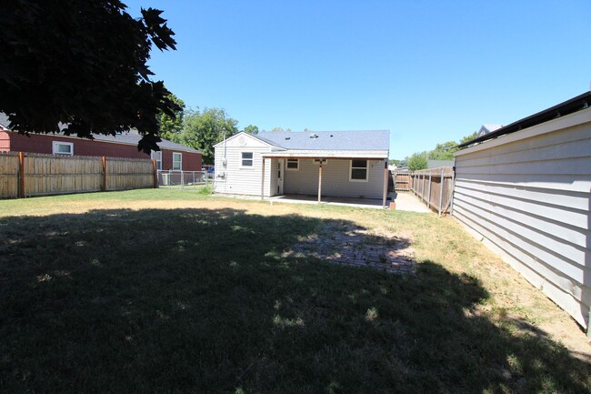 Building Photo - 2 Bedroom, 1 Bath Home in Kennewick