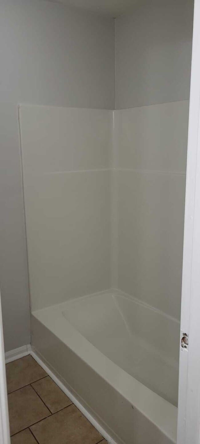 Building Photo - Three Bedroom Split Level Home/Unfinished Basement