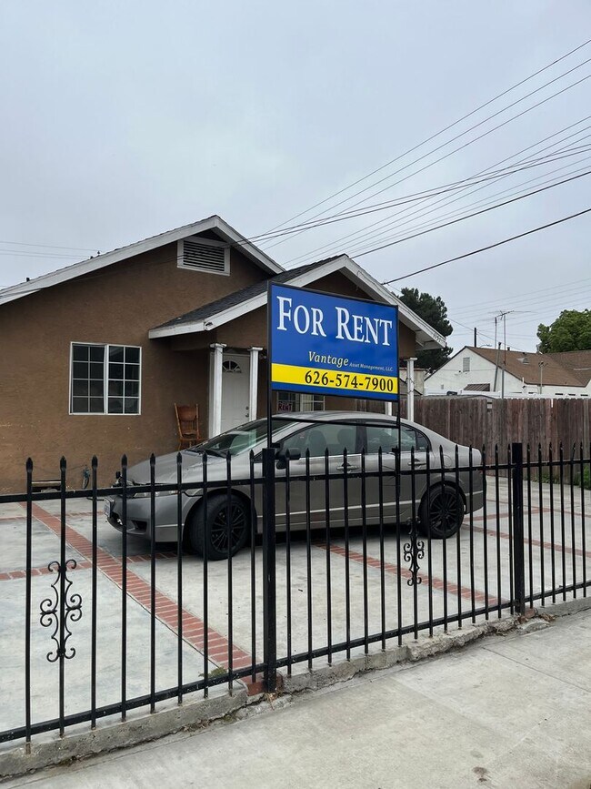 Building Photo - 1151-1153 E 88th Pl