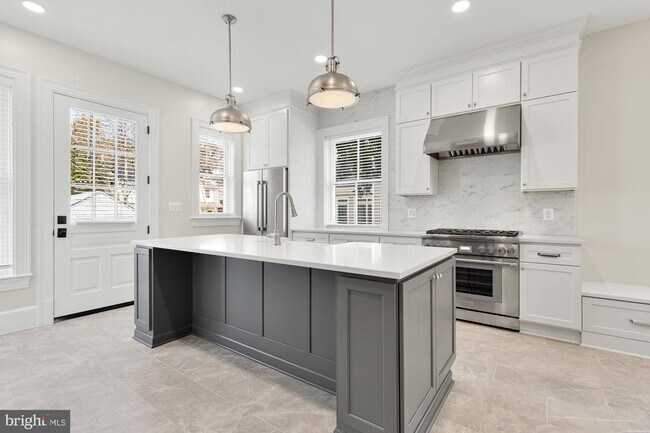 Building Photo - 4201 Bradley Ln