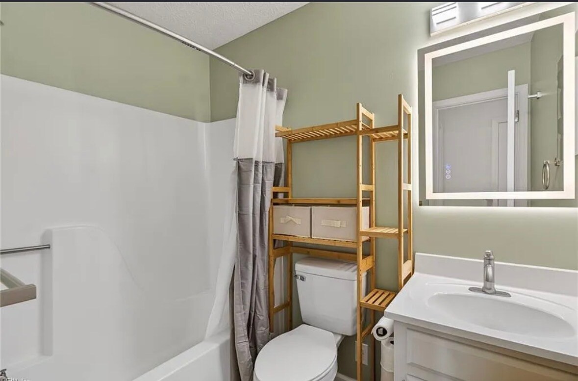 Building Photo - 744 Flagship Dr