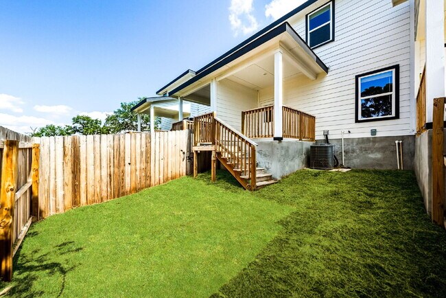 Building Photo - LOWEST PRICED!!!!!