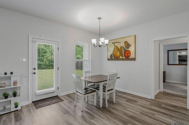 Building Photo - 39110 Forestwood Ave