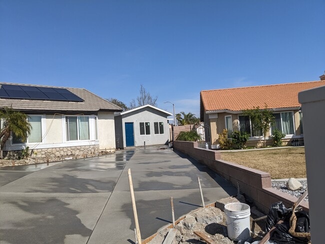 Building Photo - 2524 Plaza Serena Dr