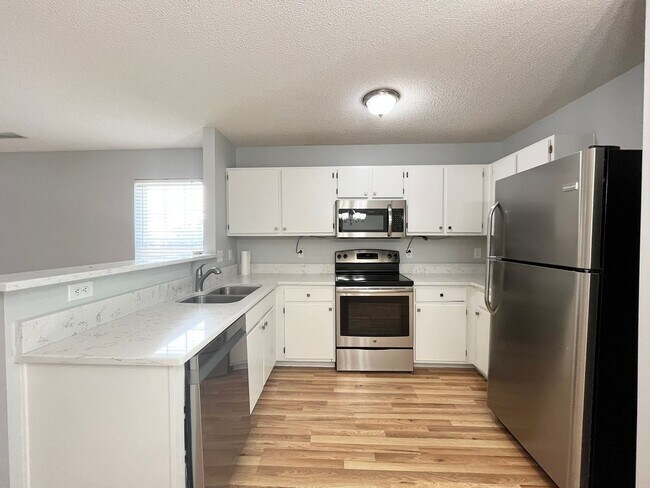 Building Photo - Classic 3BD, 2BA Apex Home in a Prime Location with a Fully Fenced Yard