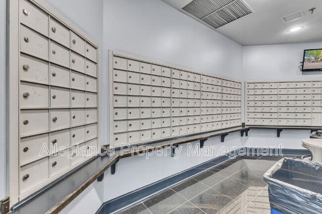 Building Photo - 1001 N Randolph St