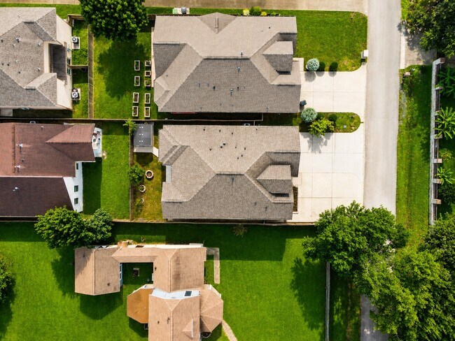Building Photo - 8938 Intervale St