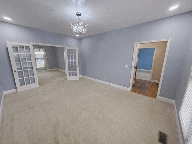 Building Photo - 208 E Bend Ct