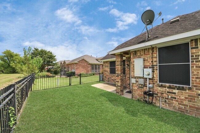 Building Photo - 8428 Willow Loch Dr