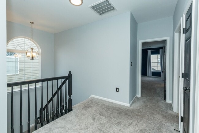Building Photo - 4 bed, 2.5 bath Single Family Home in Char...