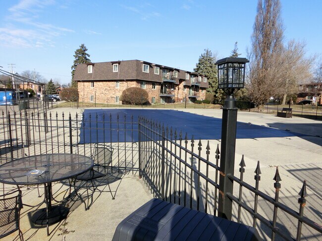 Outdoor Pool & Clubhouse - 430 Riviera Dr