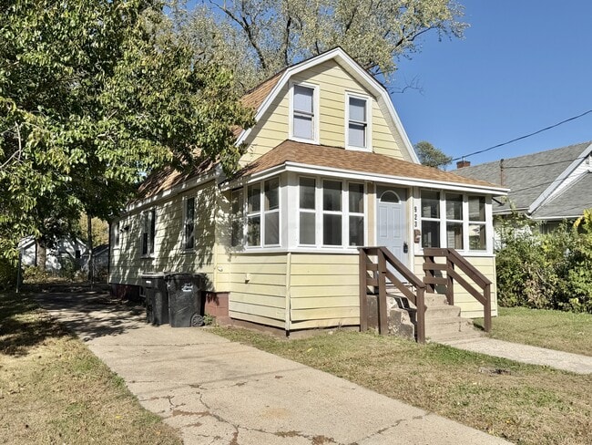 Building Photo - 923 Randall St