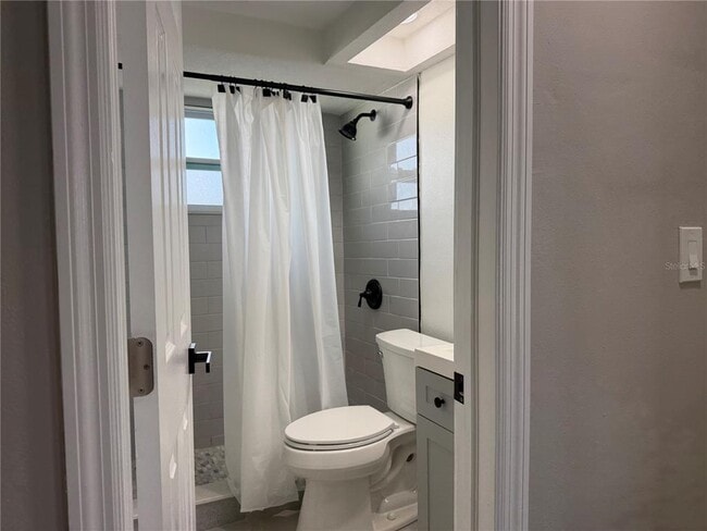 Building Photo - 7220 Fox Hollow Dr