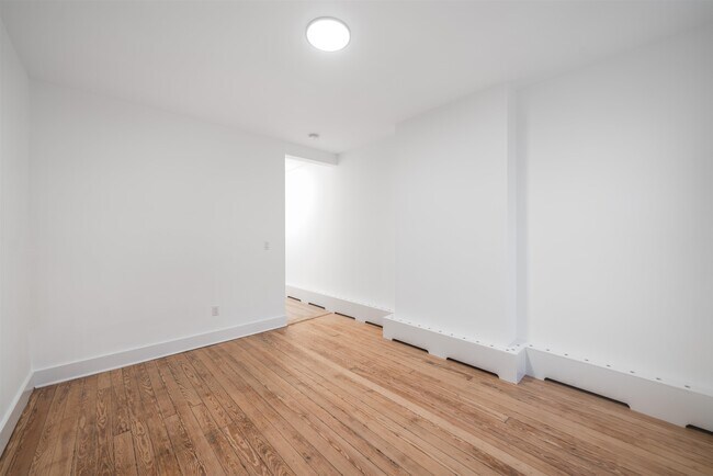 Building Photo - 500 Monroe St