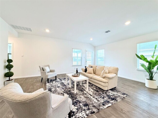 Building Photo - 598 Gladiola Lp