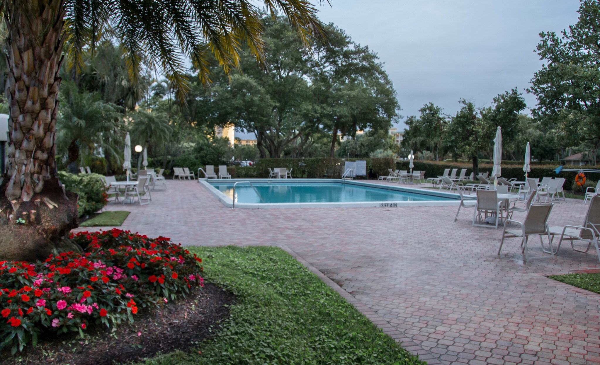 Building Photo - 2801 N Palm Aire Dr