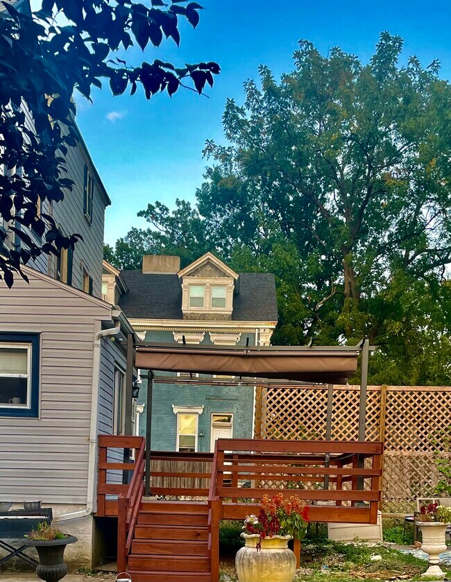 Deck w/Pergola - 1803 Courtland Ave