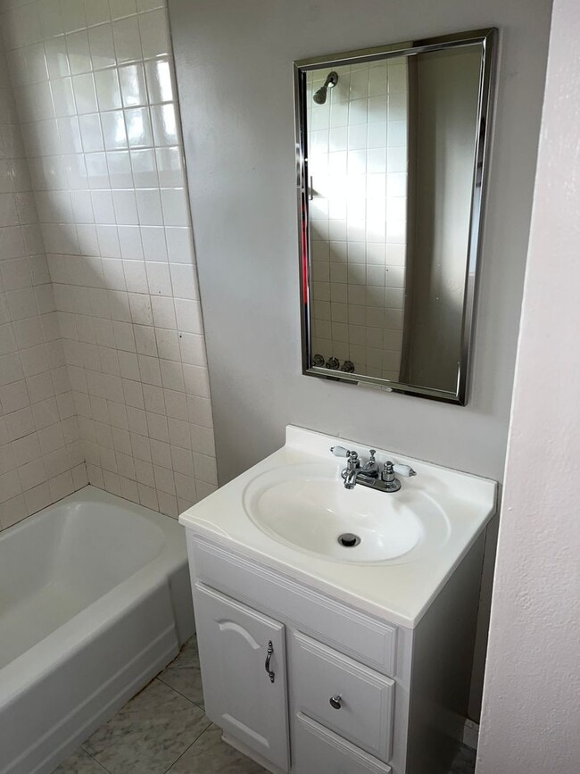 Building Photo - 3 Bed / 1 Bath Single-Family Home – Richland School District
