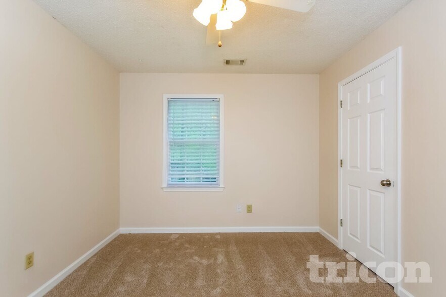 Building Photo - 321 Stratford Dr