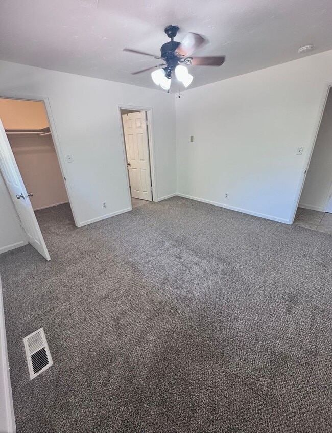 Building Photo - Spacious 3 Bedroom Fresno Home