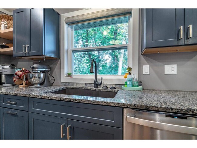 Building Photo - 1409 Hoot Lake Dr