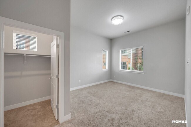 Building Photo - Charming 2BR-2BA Condo in Aurora Town Center