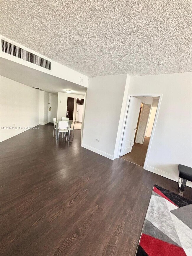Building Photo - 801 Brickell Bay Dr