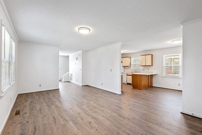 Building Photo - Located in the Center of Downtown Greer, 3 BR, 2 BA Townhome