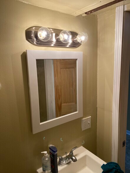 Bathroom Basement - 5643 S Green St