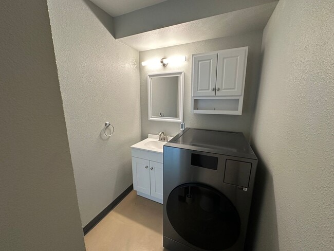 Building Photo - 280 Island Ave