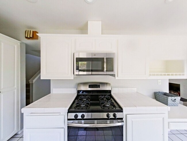 Building Photo - 617 E Avenida San Juan