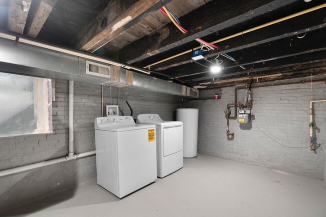 Building Photo - 216 S Castle St