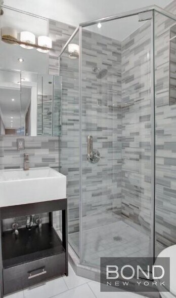 Building Photo - 438 W 52nd St