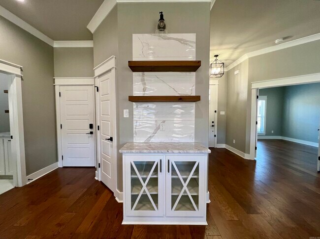 Building Photo - 9741 Meadow Creek Dr