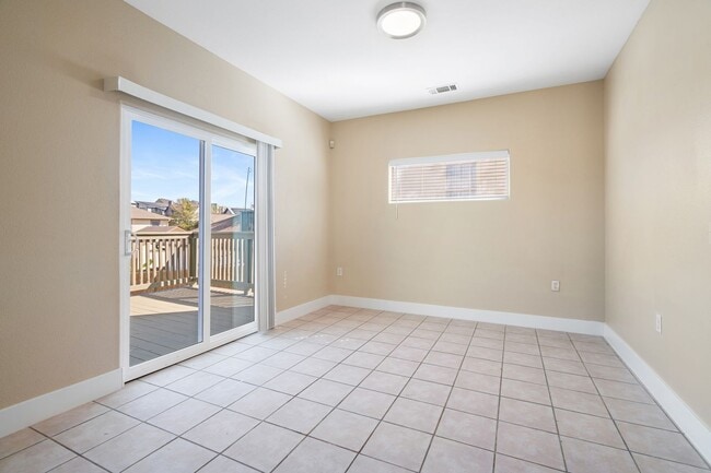 Building Photo - Agavae - MLK / 183 - Remodeled 3BD 2.5BA - Garage - Fenced Yard   - $1600