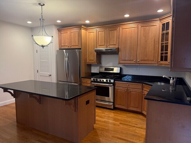 Building Photo - 103 Sewall Ave