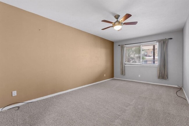 Building Photo - 505 W 7th St