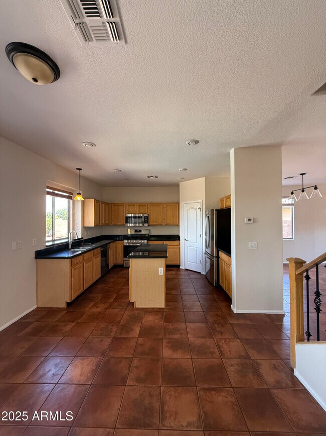 Building Photo - 11126 W Wilshire Dr