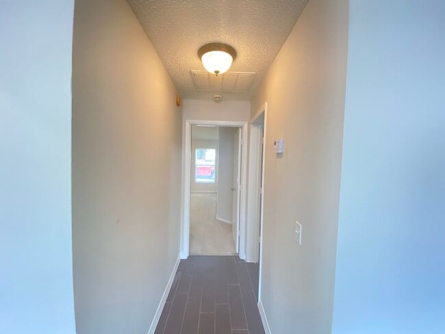 Building Photo - Lake Mary!  Ready to Move in!! Spacious 4/...